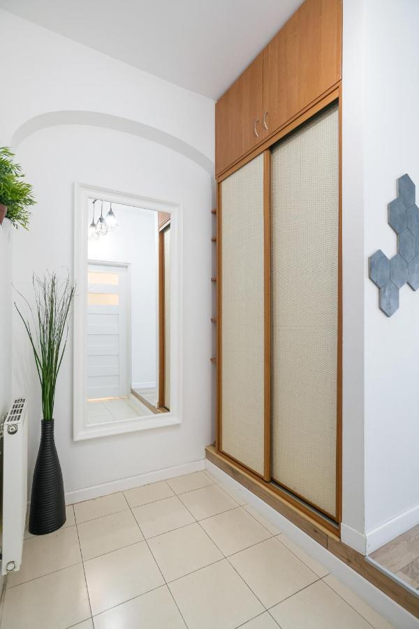 Cozy Modern Studio Green Apartment In Old Town คราคูฟ ภายนอก รูปภาพ